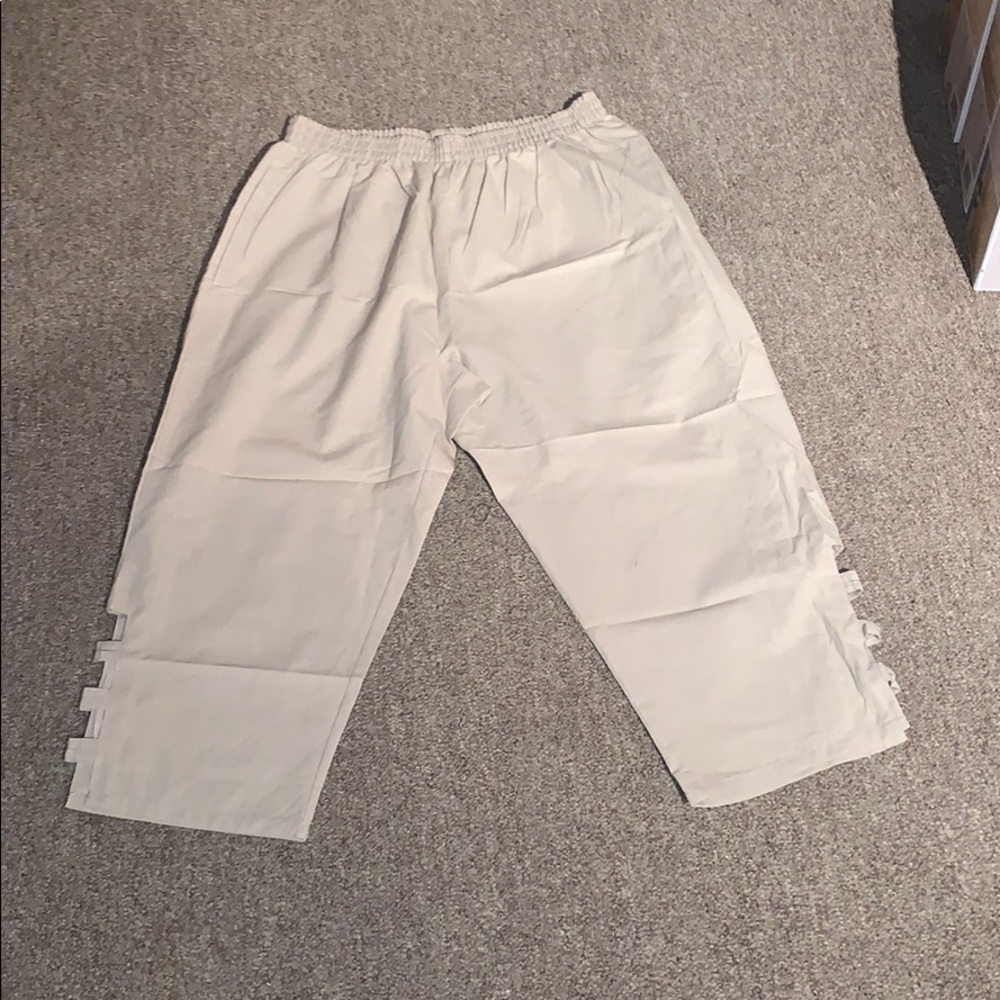 Khaki capris